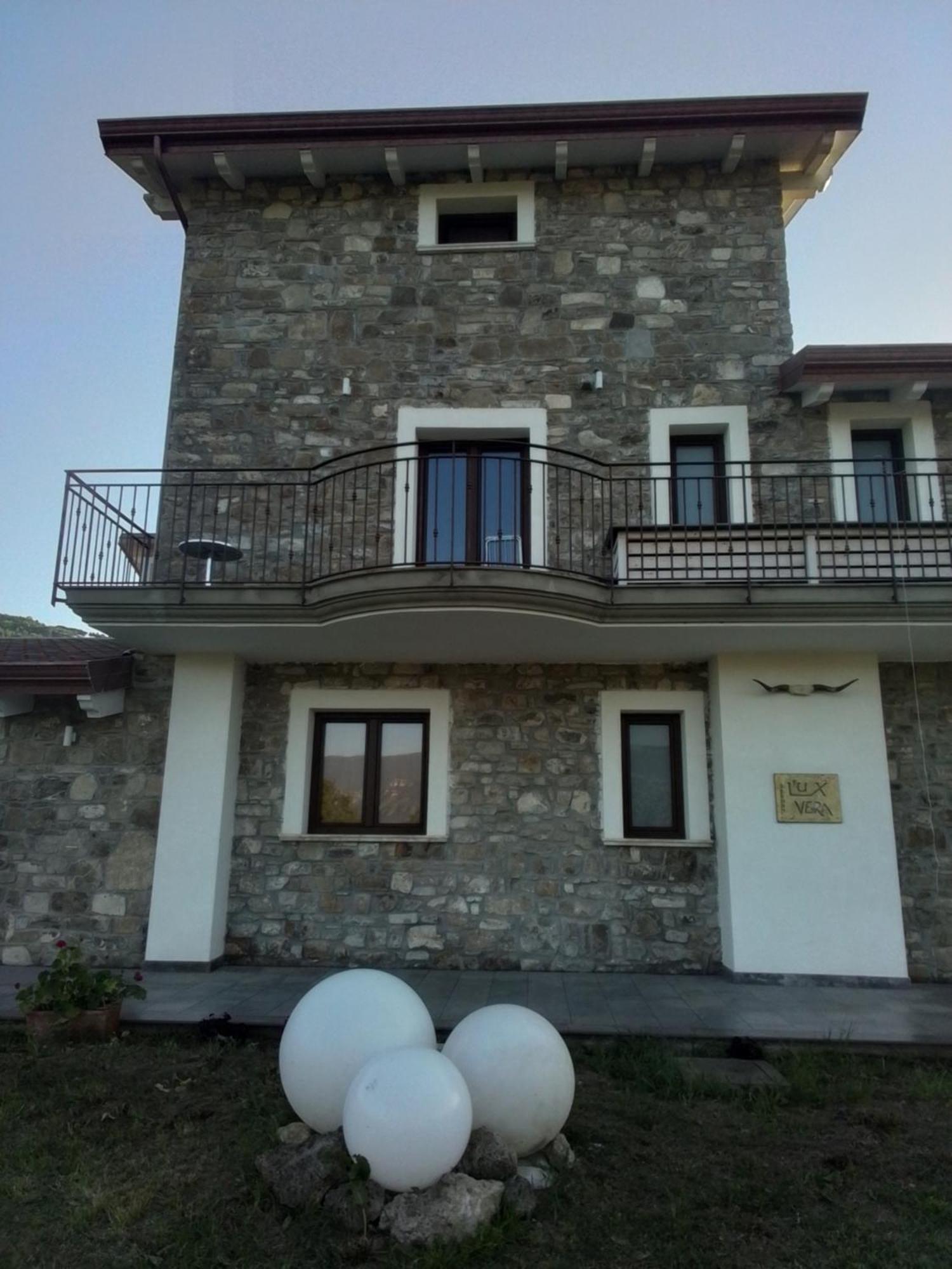 Lux Vera B & B 아그로폴리 외부 사진