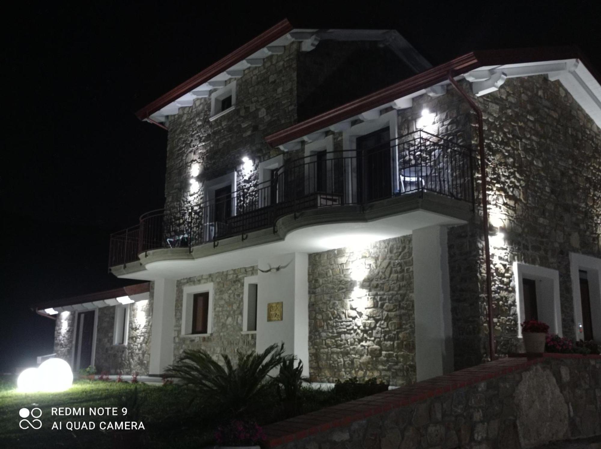 Lux Vera B & B 아그로폴리 외부 사진