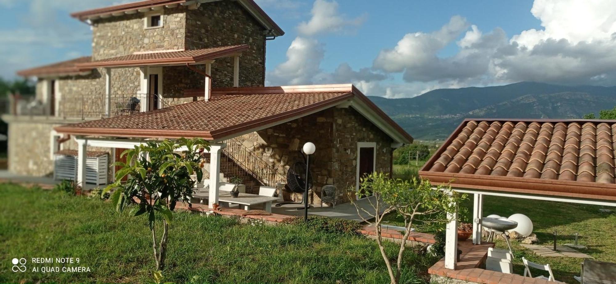 Lux Vera B & B 아그로폴리 외부 사진